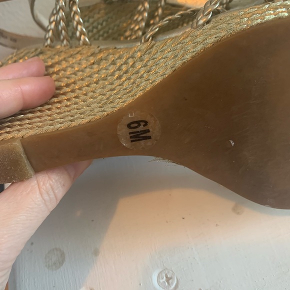 Gold Michael Kors sandals - Picture 5 of 6